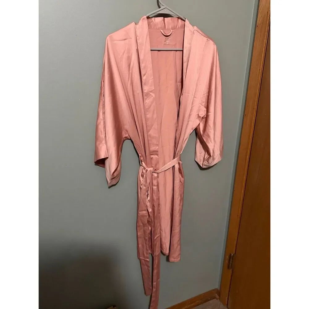 AW Bridal Blush Robe Size M NEW